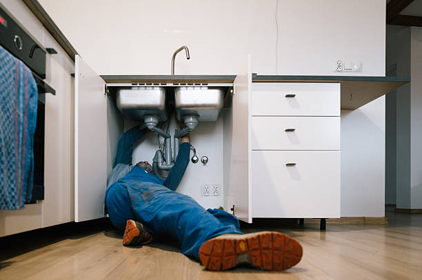 Professional Leak Detection technician working in Albertson, NY